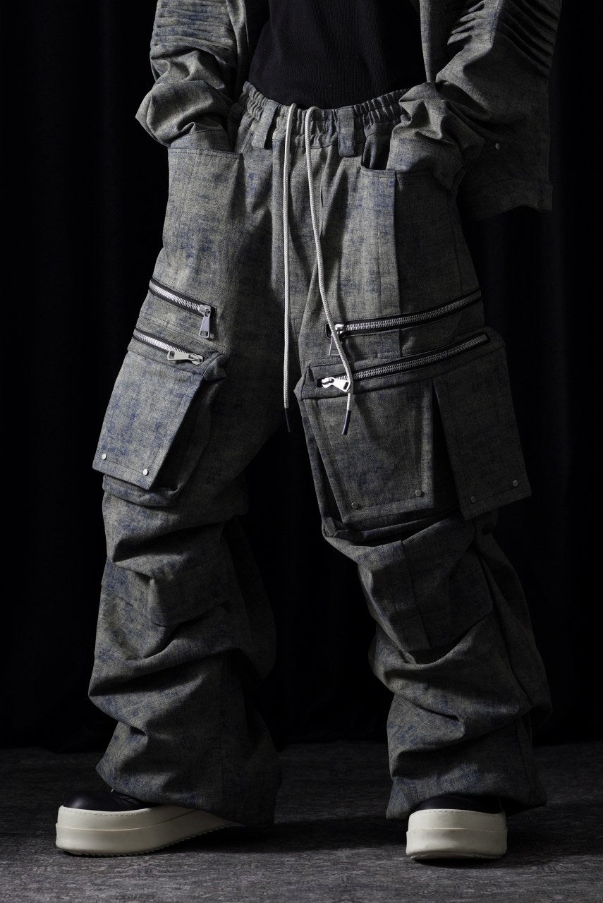 画像をギャラリービューアに読み込む, A.F ARTEFACT BLENDED SHADES DENIM CARGO TUCK WIDE PANTS (STEEL BLUE)