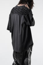画像をギャラリービューアに読み込む, OBLADI YOKE SMOCKING T-SHIRT (BLACK)