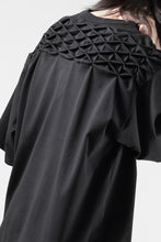 画像をギャラリービューアに読み込む, OBLADI YOKE SMOCKING T-SHIRT (BLACK)