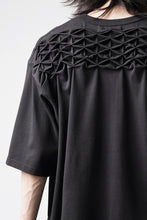 画像をギャラリービューアに読み込む, OBLADI YOKE SMOCKING T-SHIRT (BLACK)
