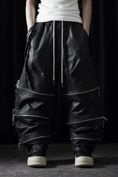 画像をギャラリービューアに読み込む, A.F ARTEFACT MATTE COATING ZIP WIDE PANTS (BLACK)