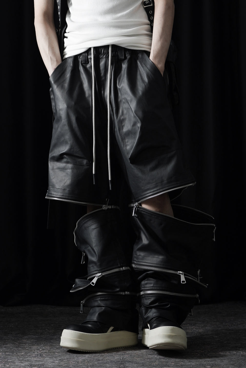 画像をギャラリービューアに読み込む, A.F ARTEFACT MATTE COATING ZIP WIDE PANTS (BLACK)