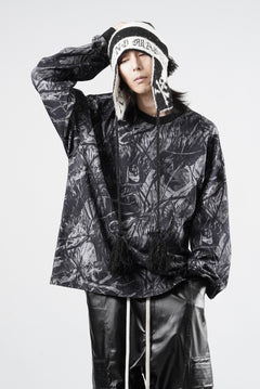 Load image into Gallery viewer, MASTERMIND WORLD OG FOREST CAMO LS TEE (MONOCHROME FOREST CAMO)