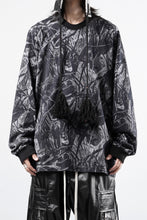 Load image into Gallery viewer, MASTERMIND WORLD OG FOREST CAMO LS TEE (MONOCHROME FOREST CAMO)