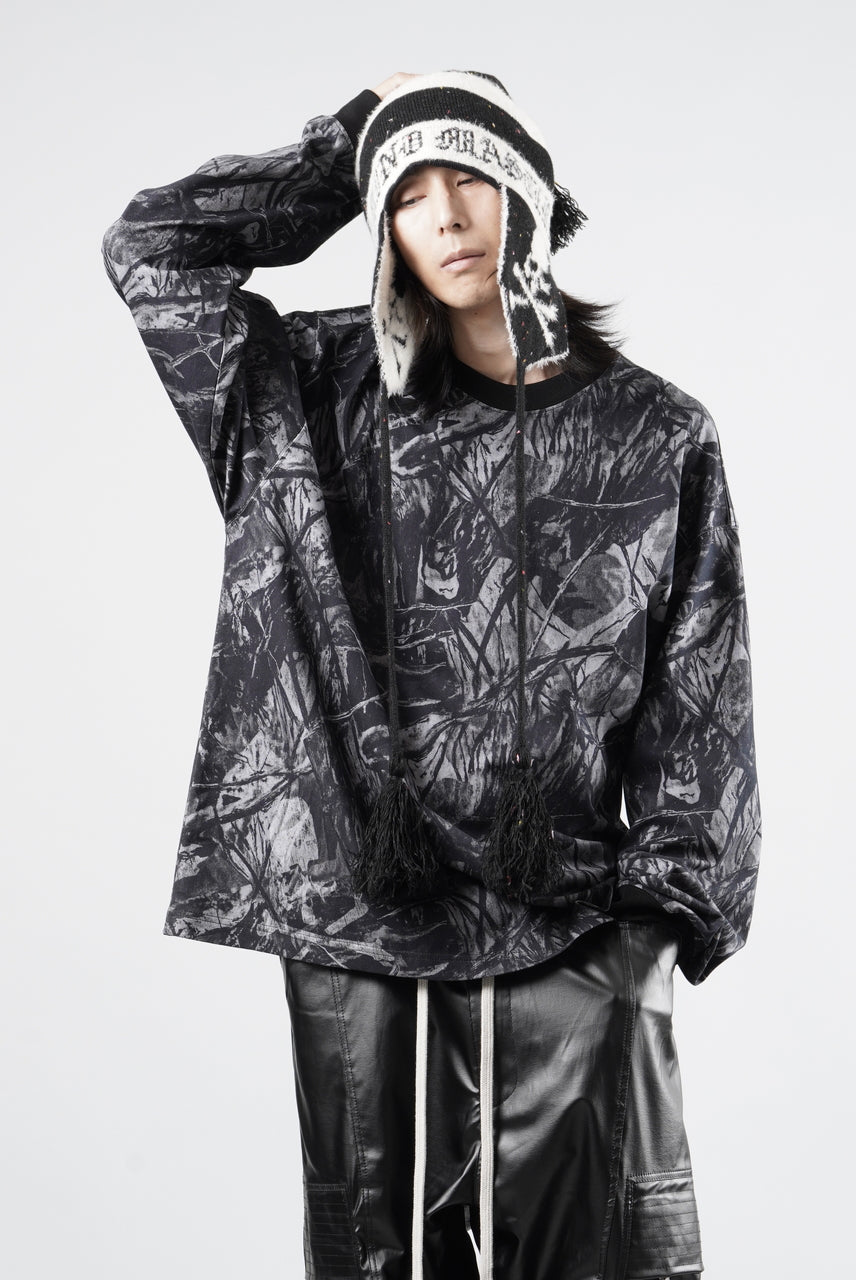 Load image into Gallery viewer, MASTERMIND WORLD OG FOREST CAMO LS TEE (MONOCHROME FOREST CAMO)