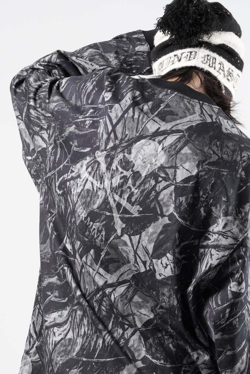 Load image into Gallery viewer, MASTERMIND WORLD OG FOREST CAMO LS TEE (MONOCHROME FOREST CAMO)