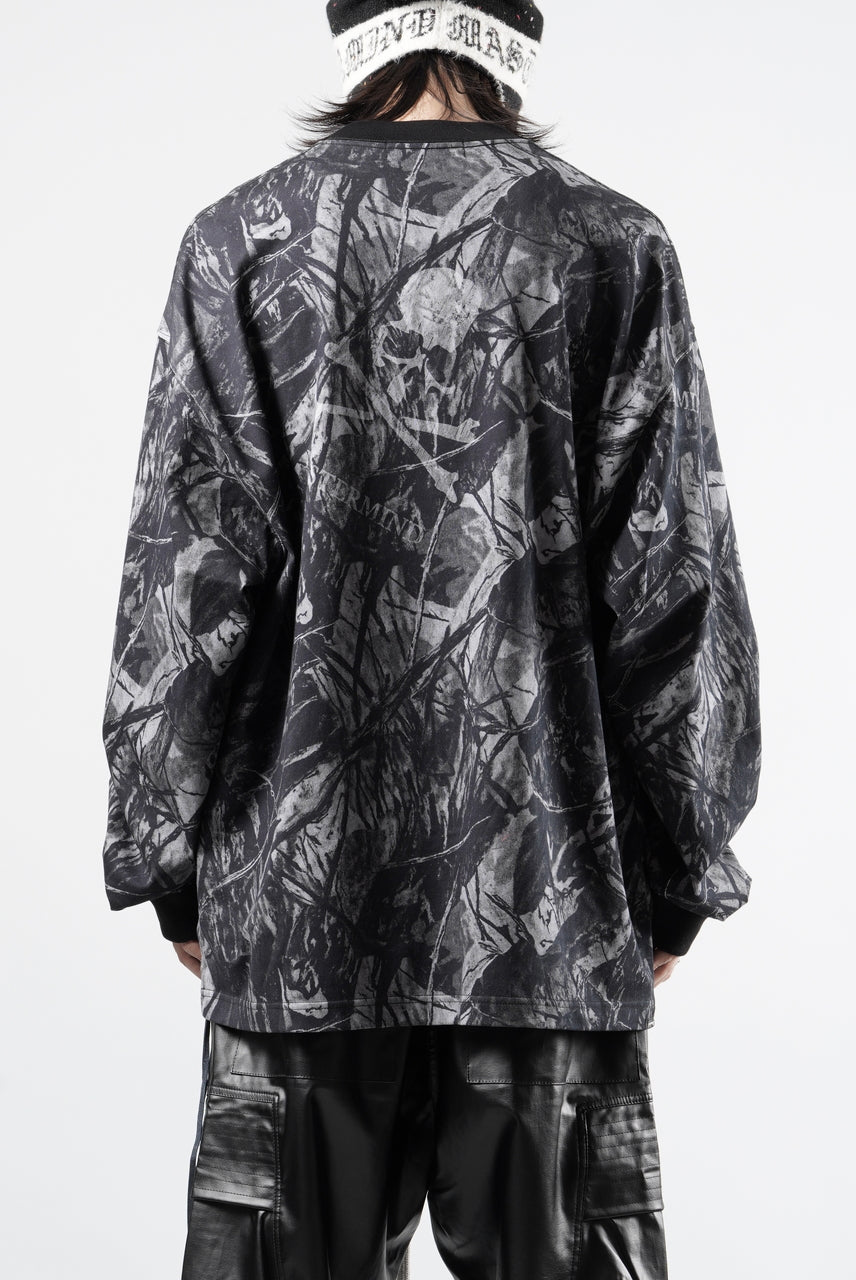 Load image into Gallery viewer, MASTERMIND WORLD OG FOREST CAMO LS TEE (MONOCHROME FOREST CAMO)