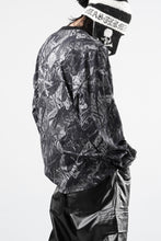 Load image into Gallery viewer, MASTERMIND WORLD OG FOREST CAMO LS TEE (MONOCHROME FOREST CAMO)