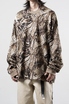 Load image into Gallery viewer, MASTERMIND WORLD OG FOREST CAMO LS TEE (SEPIA FOREST CAMO)