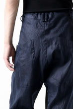 画像をギャラリービューアに読み込む, A.F ARTEFACT CURVED LONG PANTS / LINEN TWILL (NAVY)