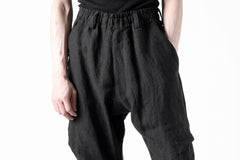 Load image into Gallery viewer, A.F ARTEFACT TUCK VOLUME BAGGY PANTS / ORGANIC LINEN (BLACK)