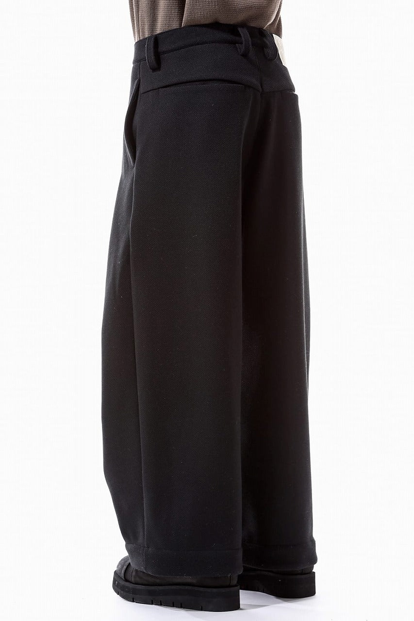 A.F ARTEFACT TUCK WIDE TROUSERS / KNITTED WOOLY TWILL (BLACK)