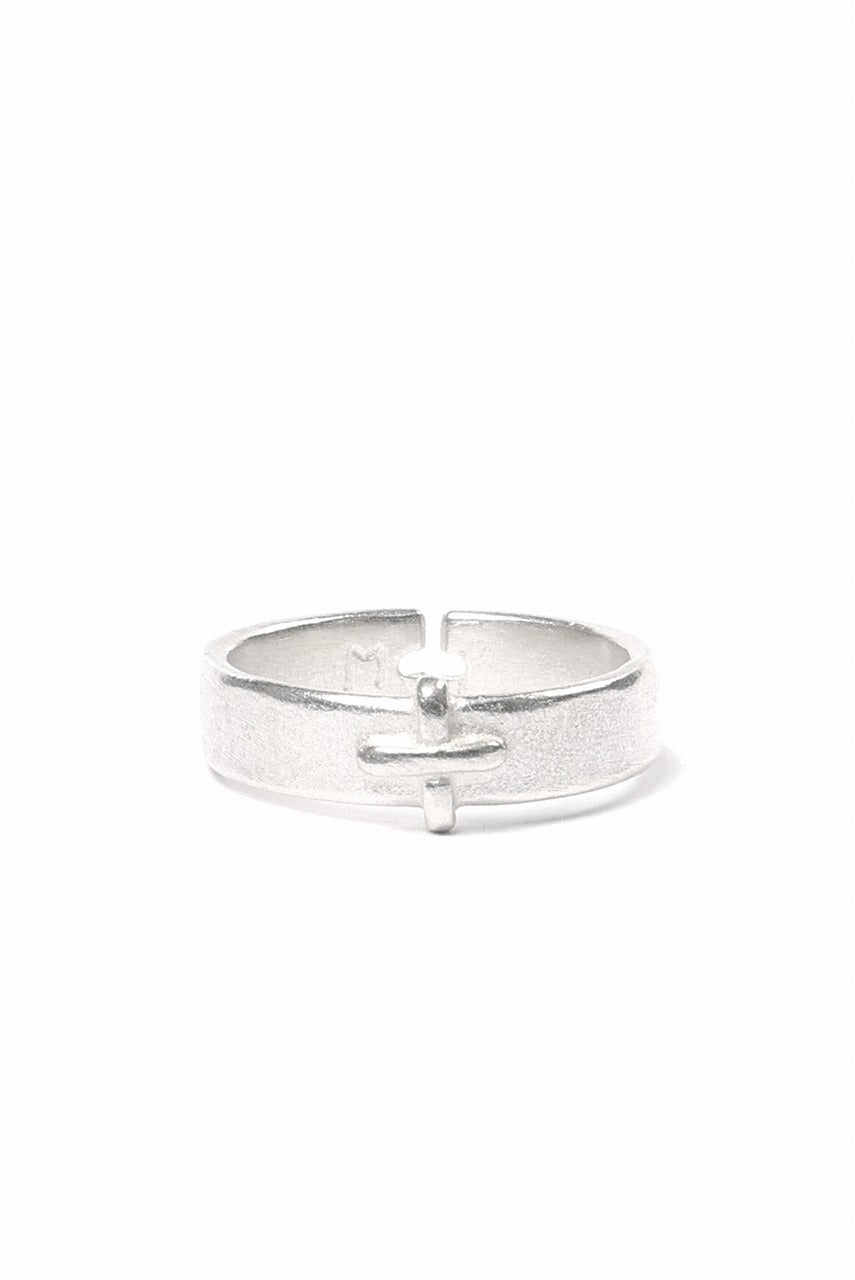 Load image into Gallery viewer, m.a+ silver stitched cross ring / AG058 AG (SILVER)