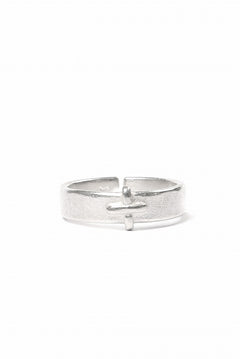 Load image into Gallery viewer, m.a+ silver stitched cross ring / AG058 AG (SILVER)