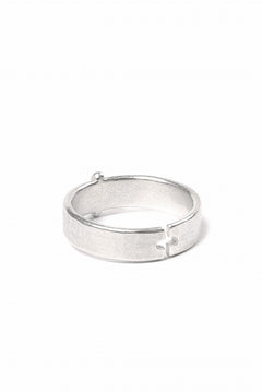 Load image into Gallery viewer, m.a+ silver stitched cross ring / AG058 AG (SILVER)