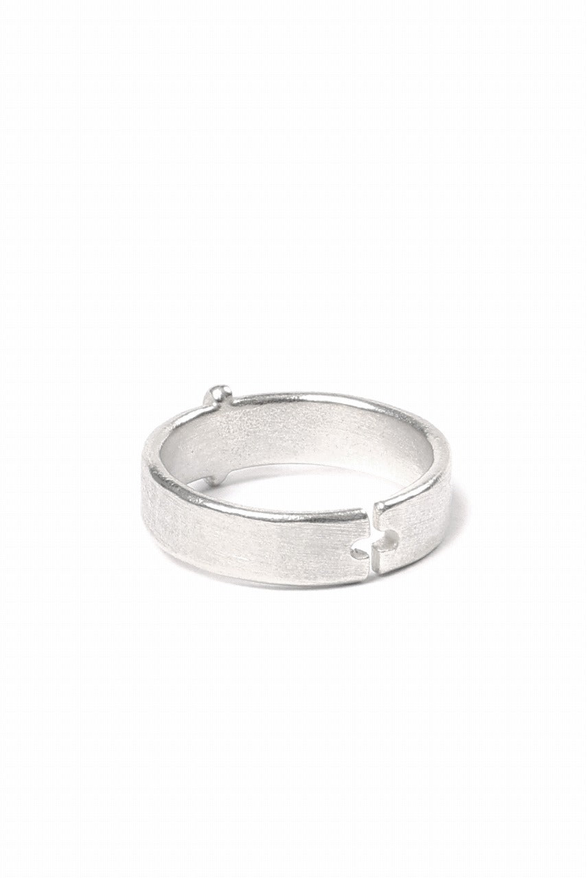 Load image into Gallery viewer, m.a+ silver stitched cross ring / AG058 AG (SILVER)