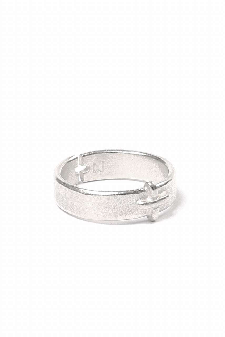 Load image into Gallery viewer, m.a+ silver stitched cross ring / AG058 AG (SILVER)