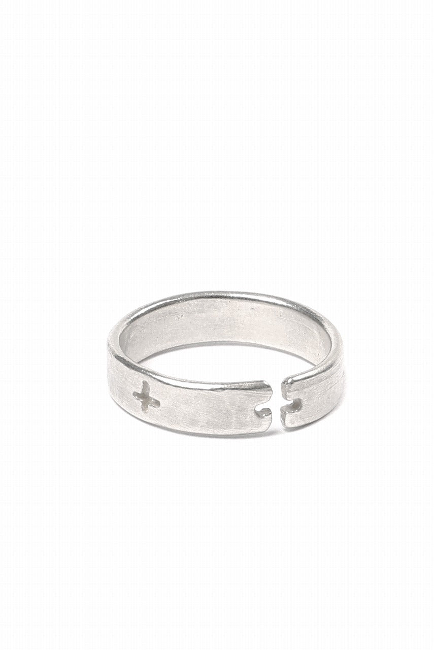 Load image into Gallery viewer, m.a+ multiple silver cross carved ring / AG050 AG (SILVER)