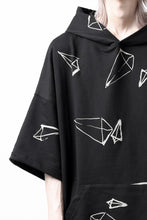 Load image into Gallery viewer, A.F ARTEFACT PYRA PATTERN PRINT SWEAT HOODIE SHORT SLEEVE (BLACK)