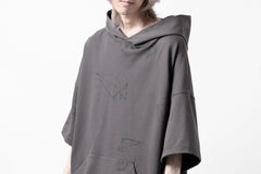 Load image into Gallery viewer, A.F ARTEFACT PYRA PATTERN PRINT SWEAT HOODIE SHORT SLEEVE (GREY)