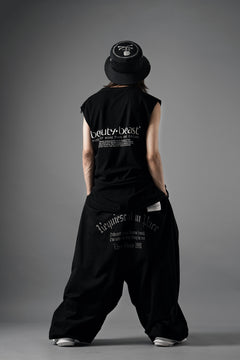 Load image into Gallery viewer, beauty : beast ESSENTIAL GRAPHIC LINE SLEEVELESS TEE (ELYSIAN / BLACK)