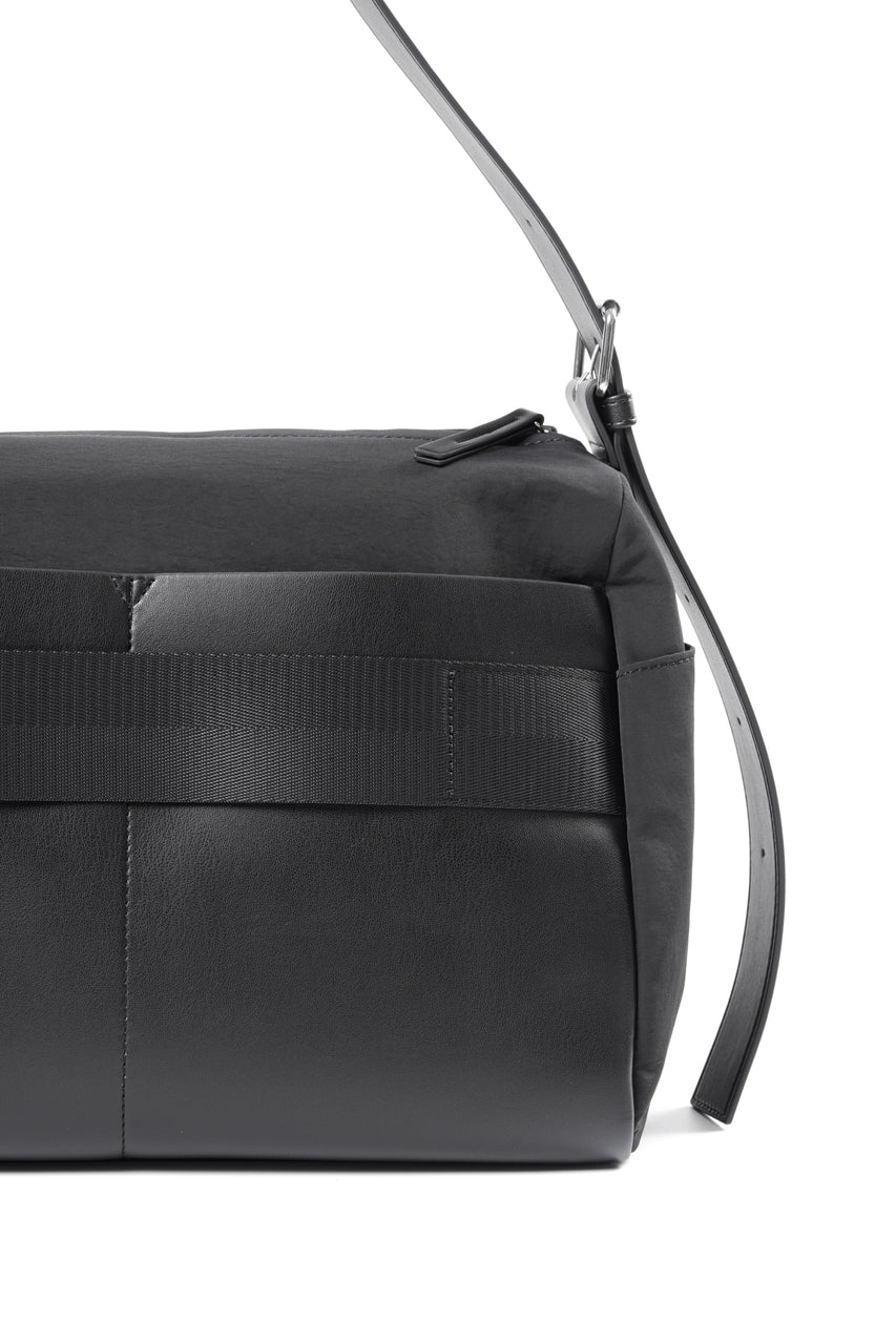 画像をギャラリービューアに読み込む, (FEL32262B0004) F/CE. TECH LEATHER SHOULDER DUFFLE BAG (BLACK)