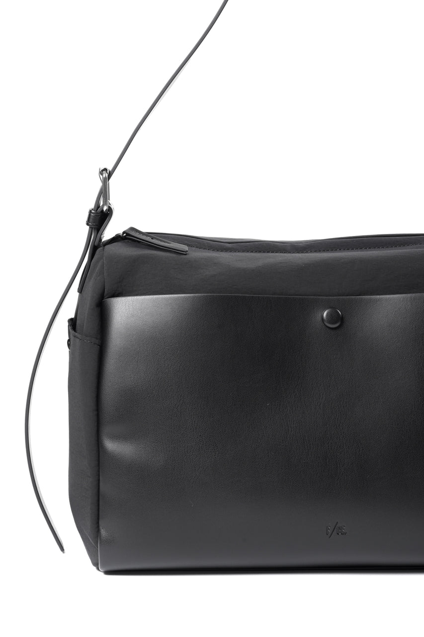 画像をギャラリービューアに読み込む, (FEL32262B0004) F/CE. TECH LEATHER SHOULDER DUFFLE BAG (BLACK)