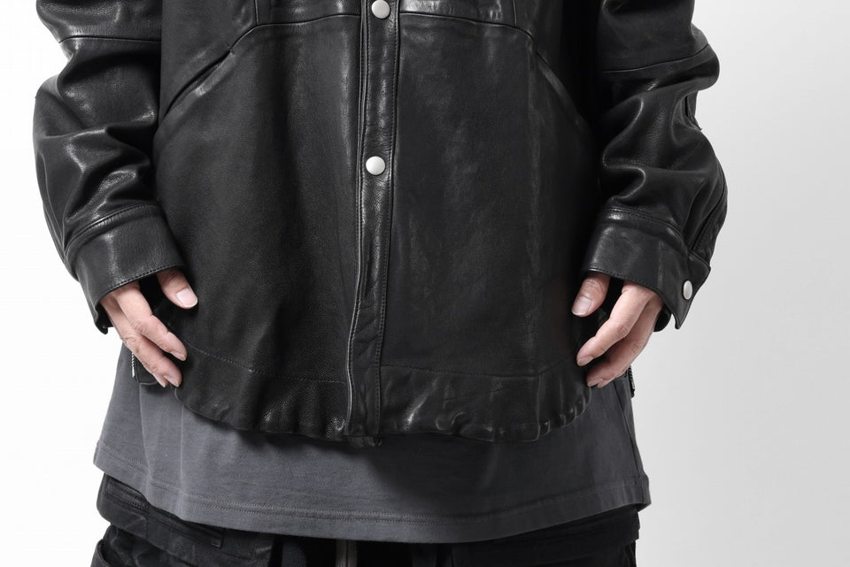 Load image into Gallery viewer, A.F ARTEFACT SNAPPED COCOON SHIRT-JACKET / SOFT GOAT LEATHER (BLACK)