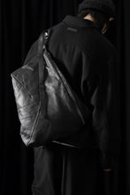 Load image into Gallery viewer, werkschwarz exclusive SHOULDER BAG 21p / PULL UP COW LEATHER (BLACK)