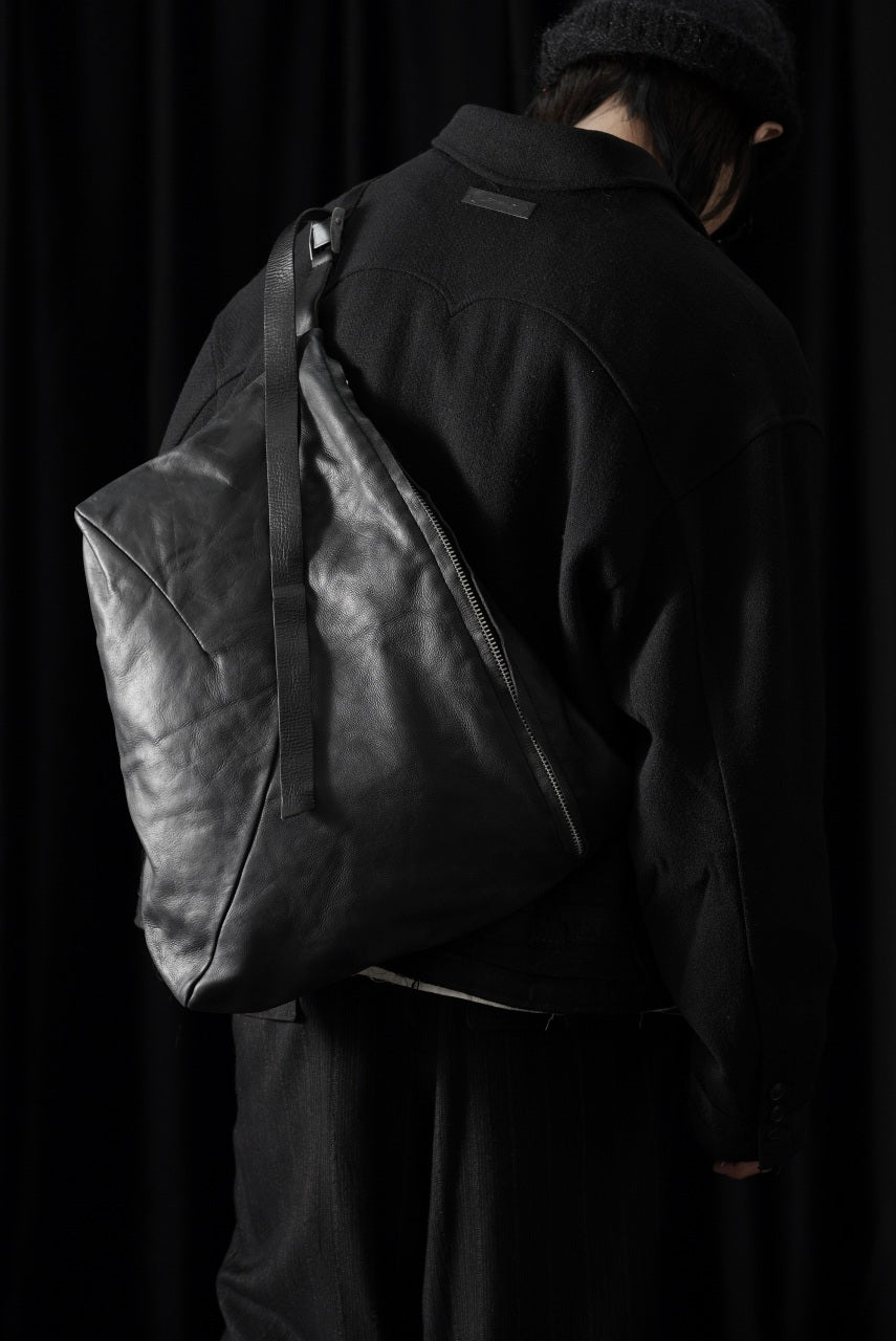 Load image into Gallery viewer, werkschwarz exclusive SHOULDER BAG 21p / PULL UP COW LEATHER (BLACK)