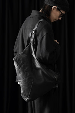 Load image into Gallery viewer, werkschwarz exclusive SHOULDER BAG 21p / PULL UP COW LEATHER (BLACK)