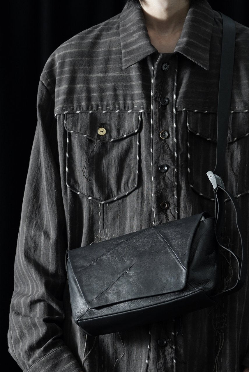 werkschwarz exclusive FLAP BAG 43w / PULL UP COW LEATHER (BLACK)