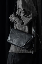 Load image into Gallery viewer, werkschwarz exclusive FLAP BAG 43w / PULL UP COW LEATHER (BLACK)