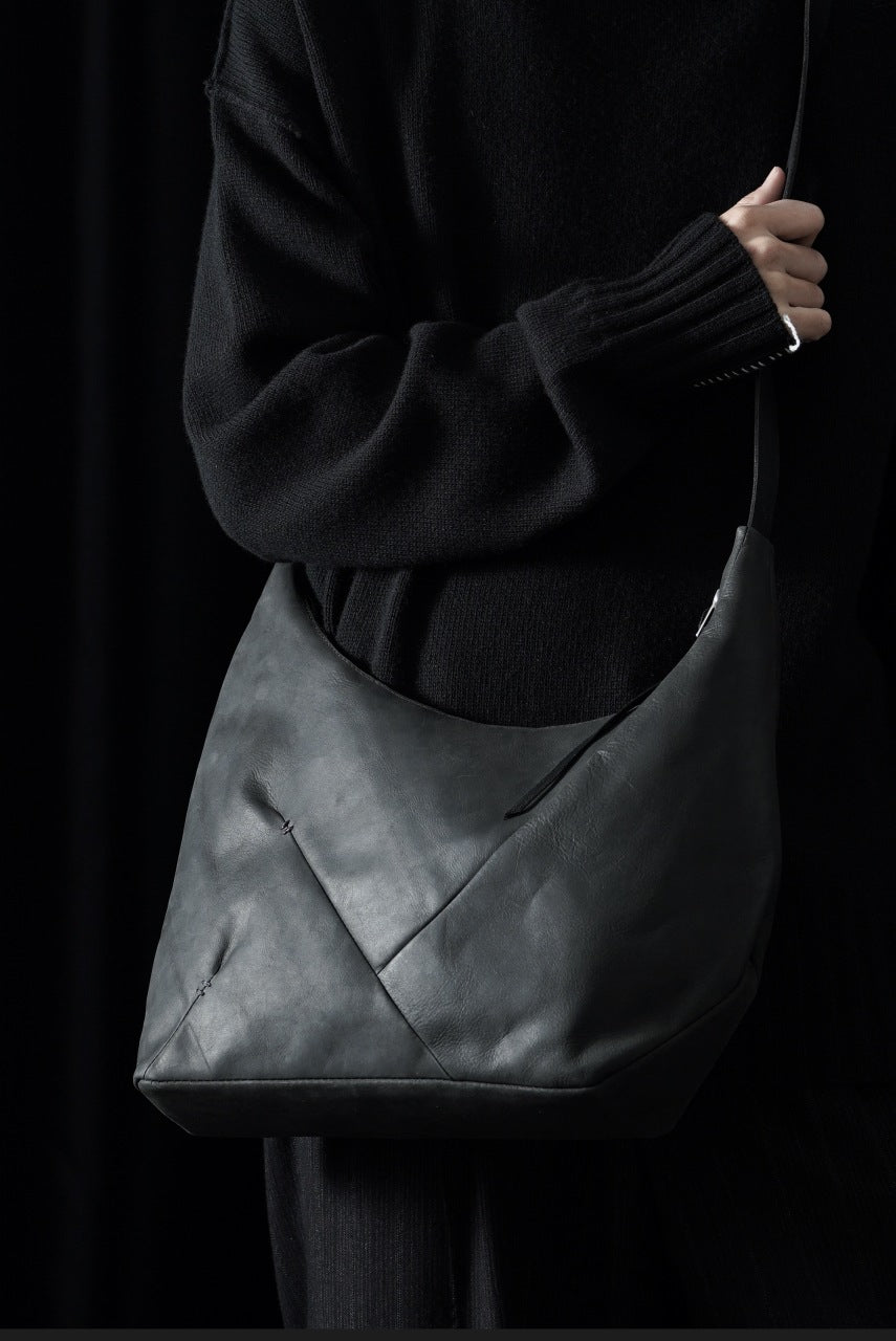 Load image into Gallery viewer, werkschwarz exclusive CROSS BAG 42w / PULL UP COW LEATHER (BLACK)