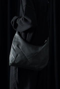 Load image into Gallery viewer, werkschwarz exclusive CROSS BAG 42w / PULL UP COW LEATHER (BLACK)