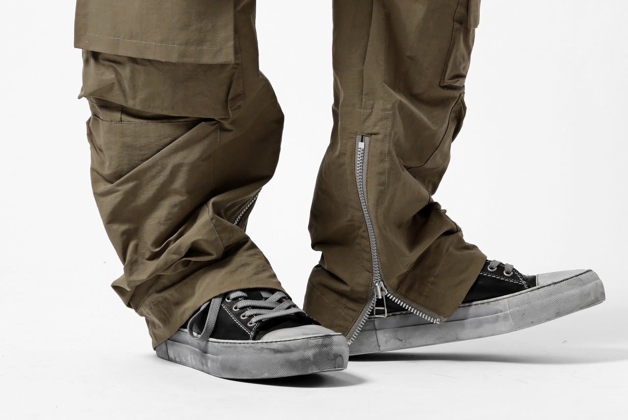 A.F ARTEFACT RADICAL-ZIP FIELD PANTS (BEIGE)