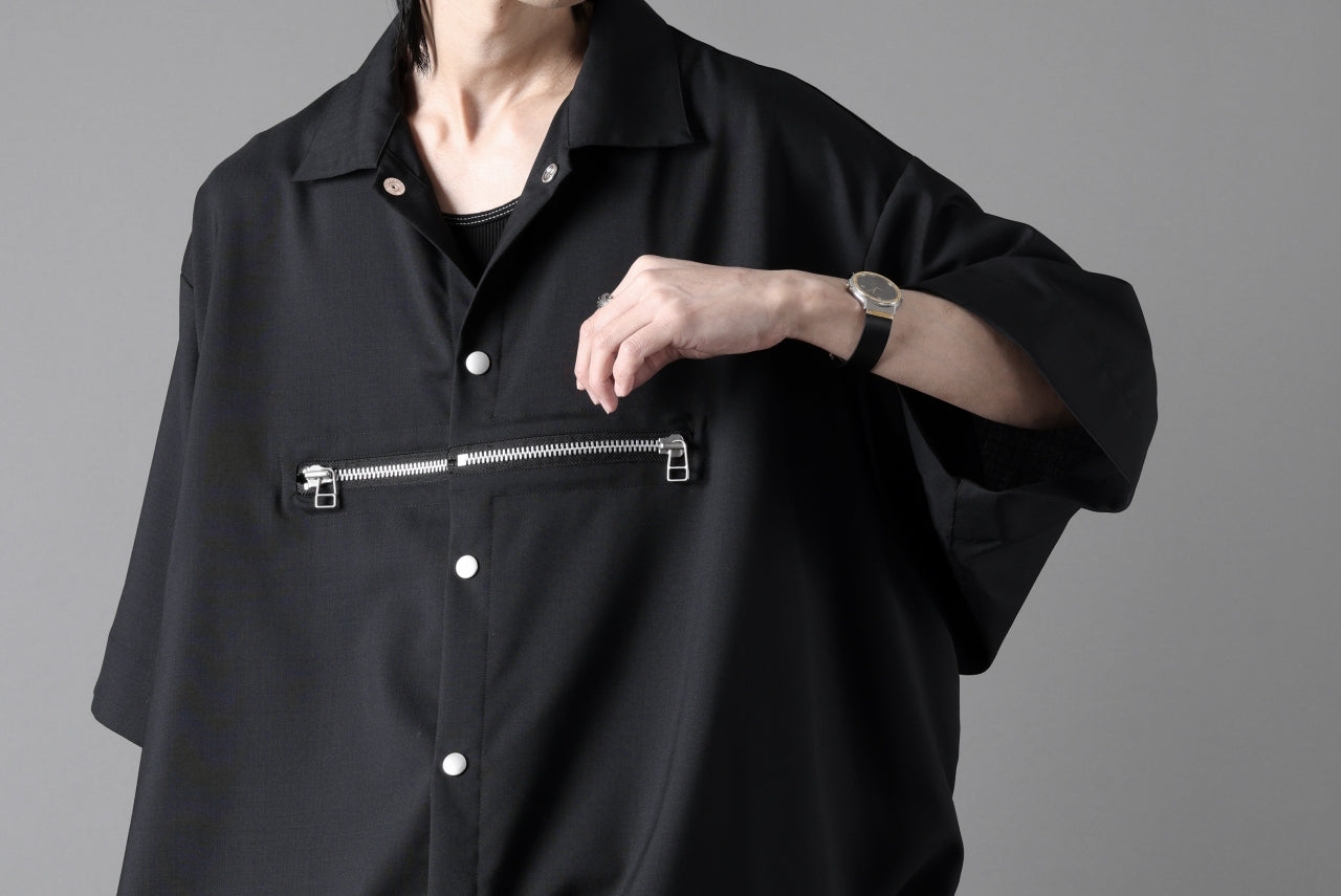 A.F ARTEFACT FRONT ZIP SQUEEZING SHIRT / TROPICAL WOOL (BLACK)