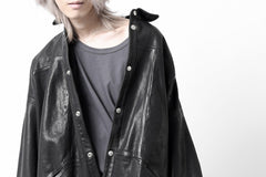 Load image into Gallery viewer, A.F ARTEFACT SNAPPED COCOON SHIRT-JACKET / SOFT GOAT LEATHER (BLACK)