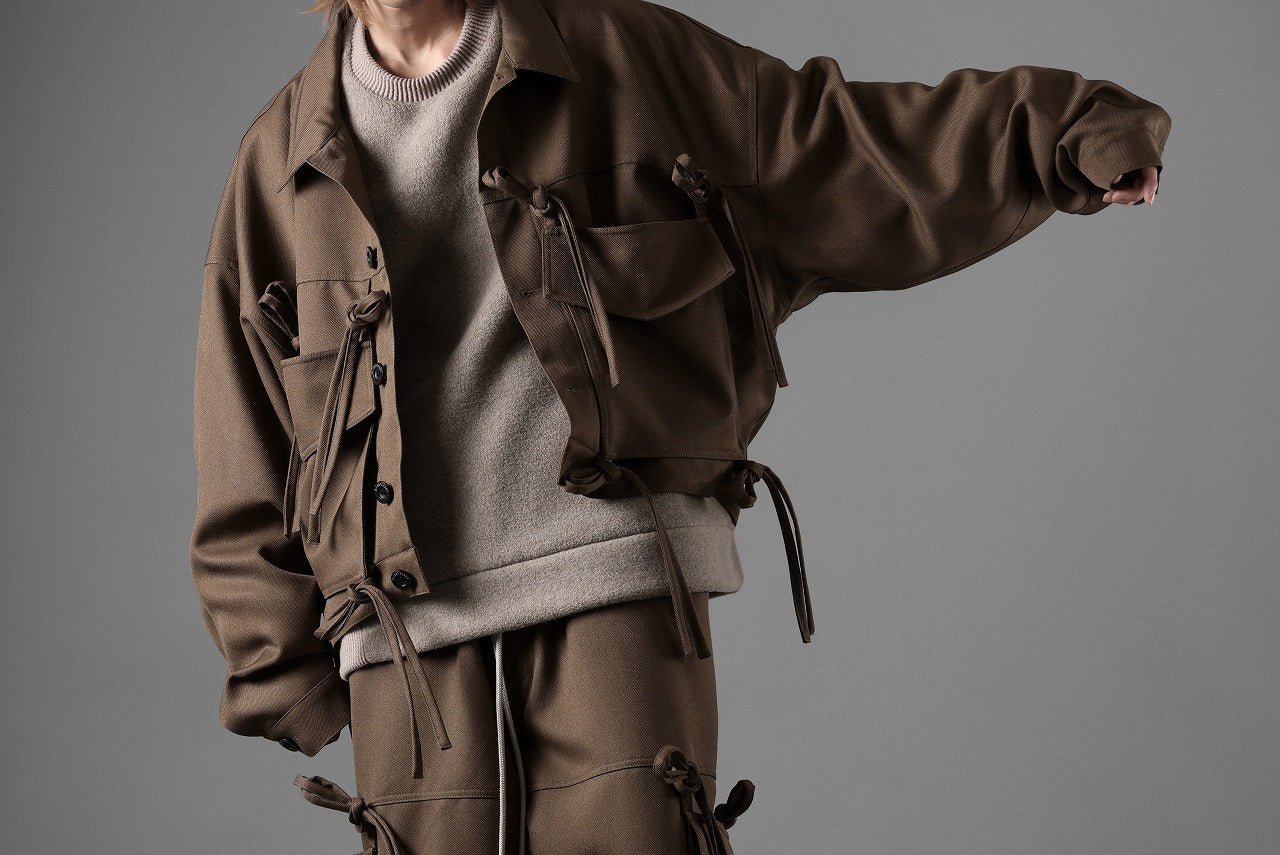 A.F ARTEFACT KNOTTING DETAIL TWILL BLOUSON (BROWN)