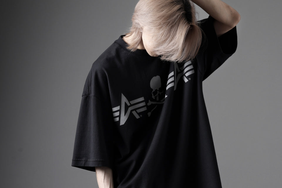 画像をギャラリービューアに読み込む, MASTERMIND WORLD x ALPHA INDUSTRIES CIGER POCKET OVERSIZED T-SHIRT (BLACK)