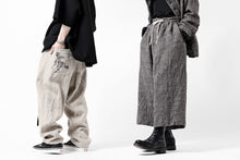 画像をギャラリービューアに読み込む, YUTA MATSUOKA wide taperd pants / no.8 linen canvas (ecru)