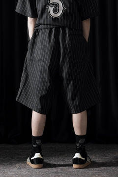 Load image into Gallery viewer, Y-3 Yohji Yamamoto PINSTRIPE SPORT UNIFORM SHORT TROUSERS (BLACK)