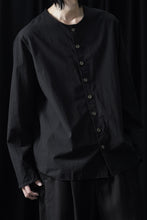 Load image into Gallery viewer, YUTA MATSUOKA collarless shirt / broad cloth cotton (black)