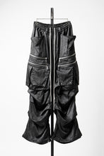 Load image into Gallery viewer, A.F ARTEFACT ABSTRACT CARGO TUCK WIDE PANTS / UNEVEN TEXTURE (BLACK)