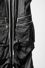 Load image into Gallery viewer, A.F ARTEFACT ABSTRACT CARGO TUCK WIDE PANTS / UNEVEN TEXTURE (BLACK)