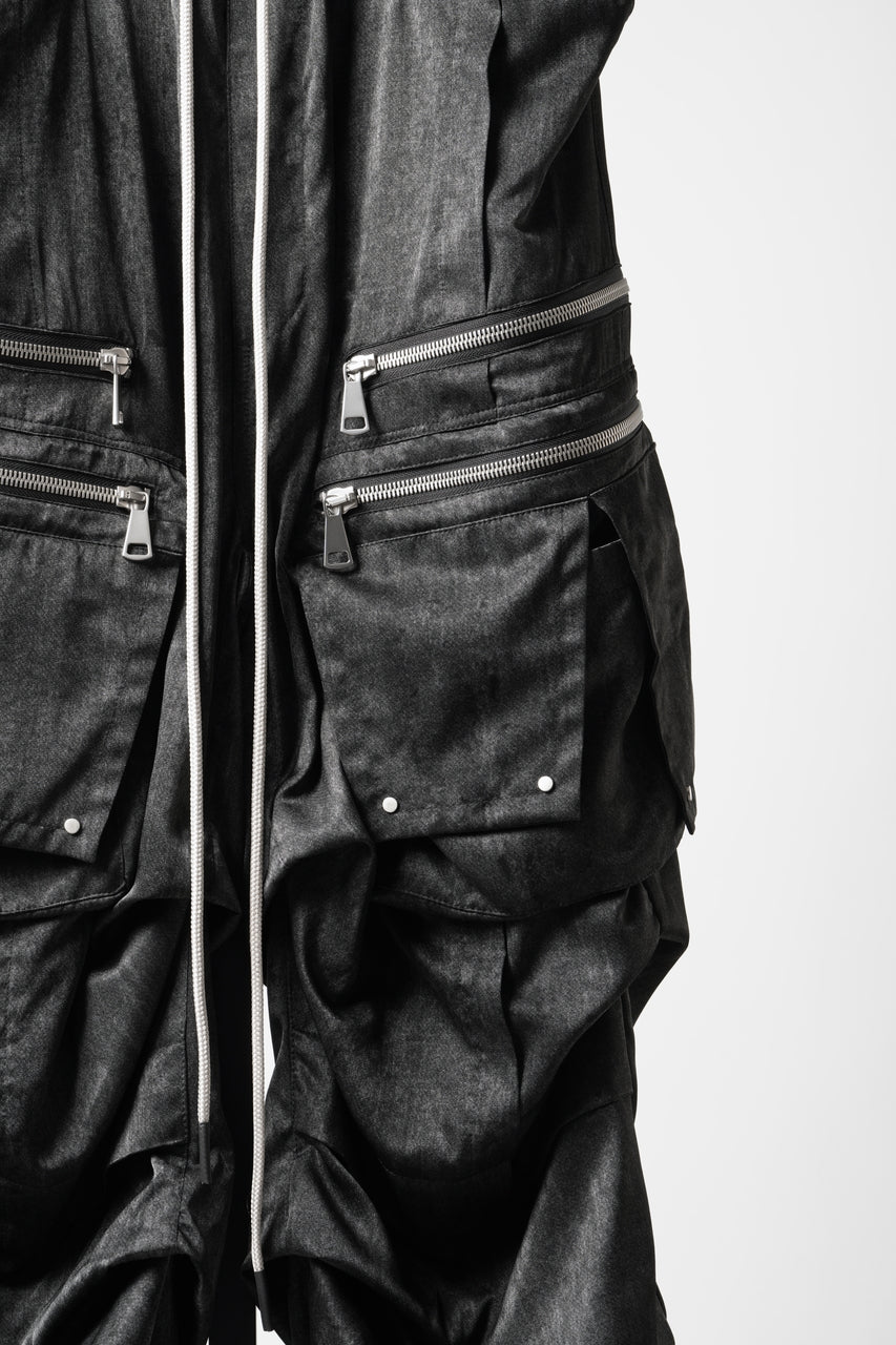 Load image into Gallery viewer, A.F ARTEFACT ABSTRACT CARGO TUCK WIDE PANTS / UNEVEN TEXTURE (BLACK)