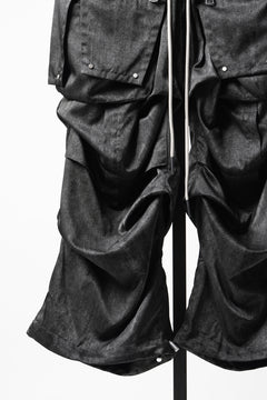 Load image into Gallery viewer, A.F ARTEFACT ABSTRACT CARGO TUCK WIDE PANTS / UNEVEN TEXTURE (BLACK)