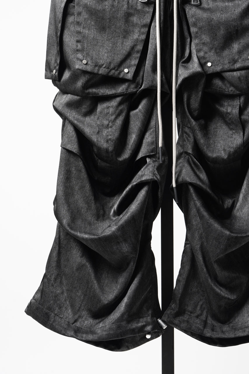 Load image into Gallery viewer, A.F ARTEFACT ABSTRACT CARGO TUCK WIDE PANTS / UNEVEN TEXTURE (BLACK)