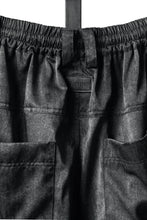 Load image into Gallery viewer, A.F ARTEFACT ABSTRACT CARGO TUCK WIDE PANTS / UNEVEN TEXTURE (BLACK)