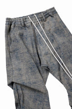 Load image into Gallery viewer, A.F ARTEFACT TUCKED DRAPE PANTS / BLENDED SHADES DENIM (STEEL BLUE)